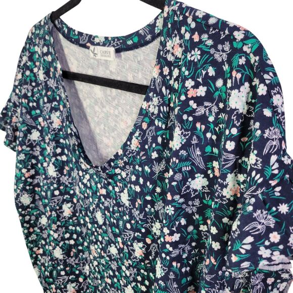 Carve Designs Womens Sz M Blue Floral Short Sleeve Hazel Semi Crop Top - Picture 3 of 11